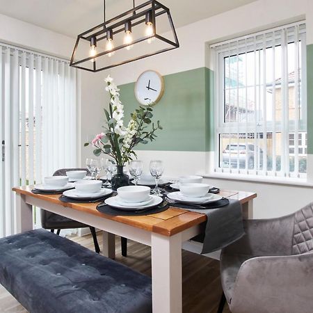 Vila Superb 3Br House In Coventry Sleeps 9 W/Parking Exteriér fotografie