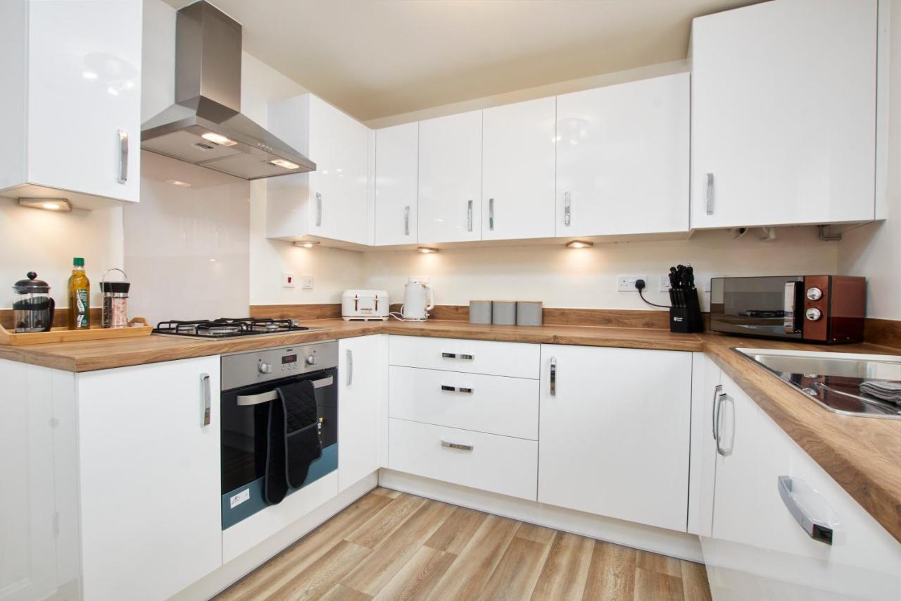 Vila Superb 3Br House In Coventry Sleeps 9 W/Parking Exteriér fotografie