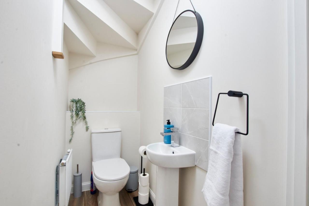 Vila Superb 3Br House In Coventry Sleeps 9 W/Parking Exteriér fotografie