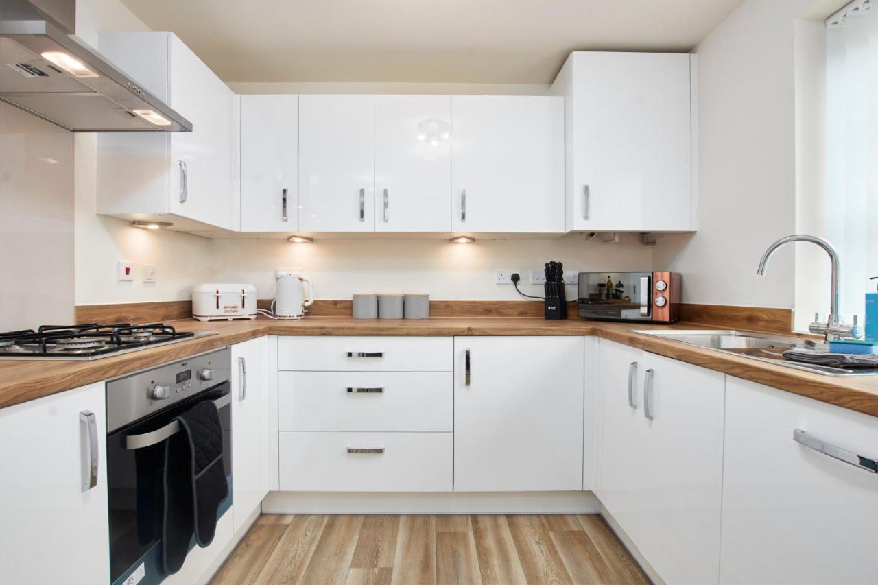 Vila Superb 3Br House In Coventry Sleeps 9 W/Parking Exteriér fotografie