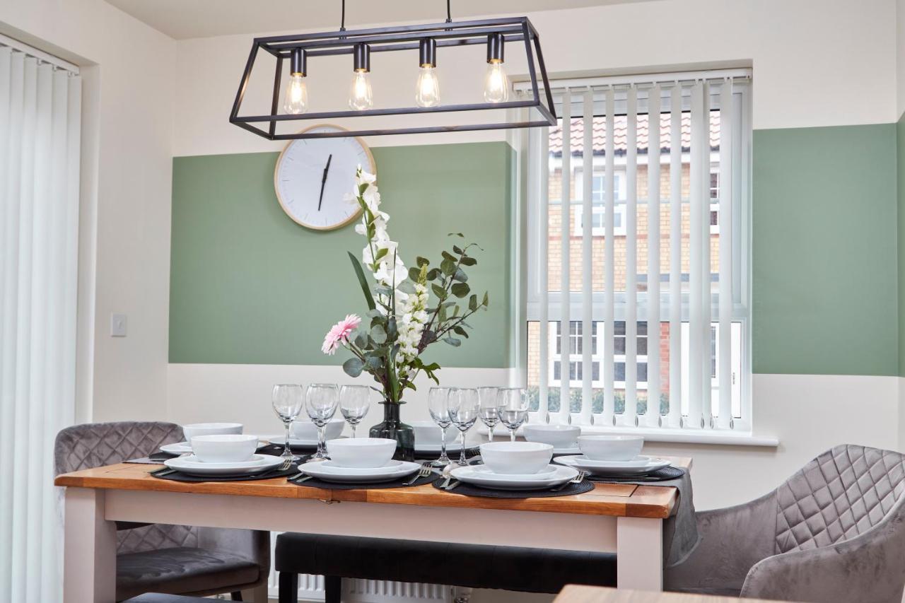 Vila Superb 3Br House In Coventry Sleeps 9 W/Parking Exteriér fotografie