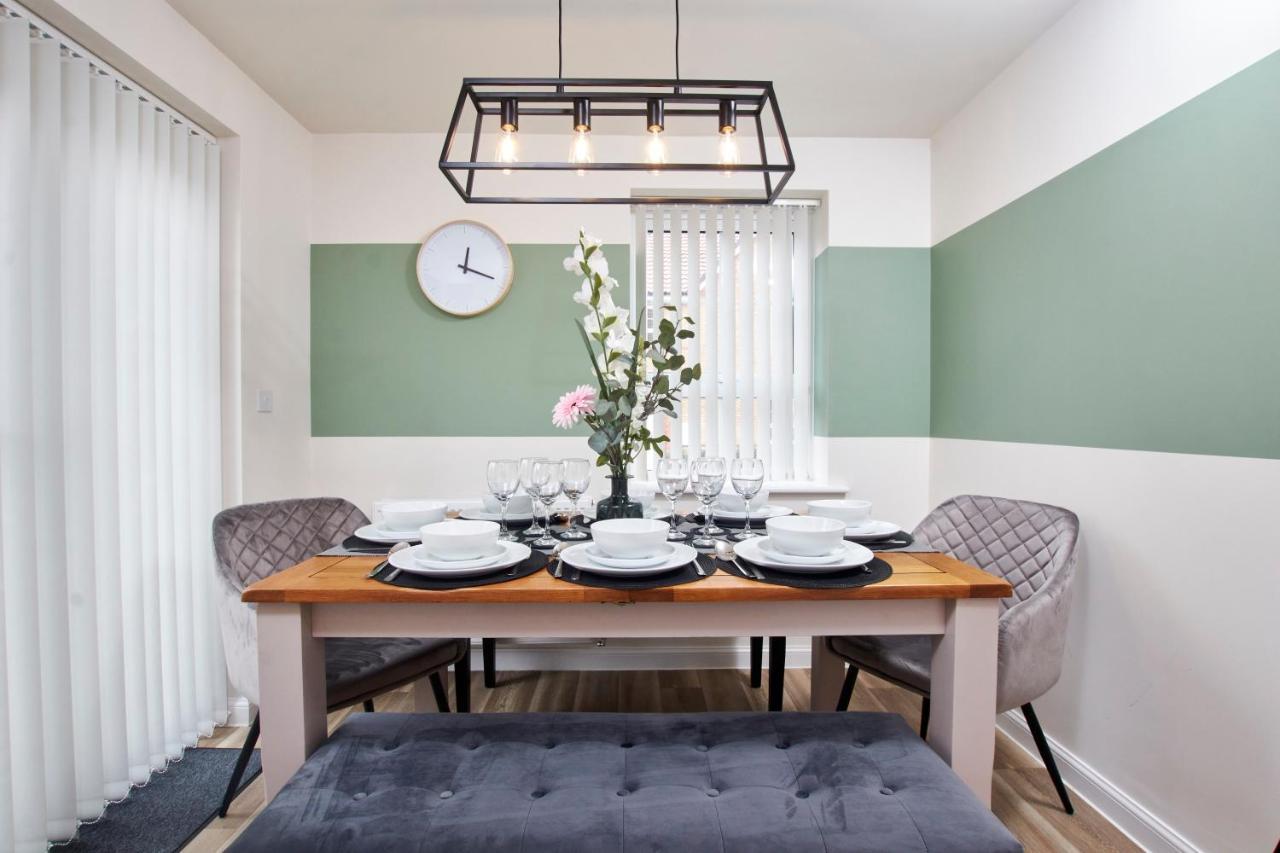 Vila Superb 3Br House In Coventry Sleeps 9 W/Parking Exteriér fotografie