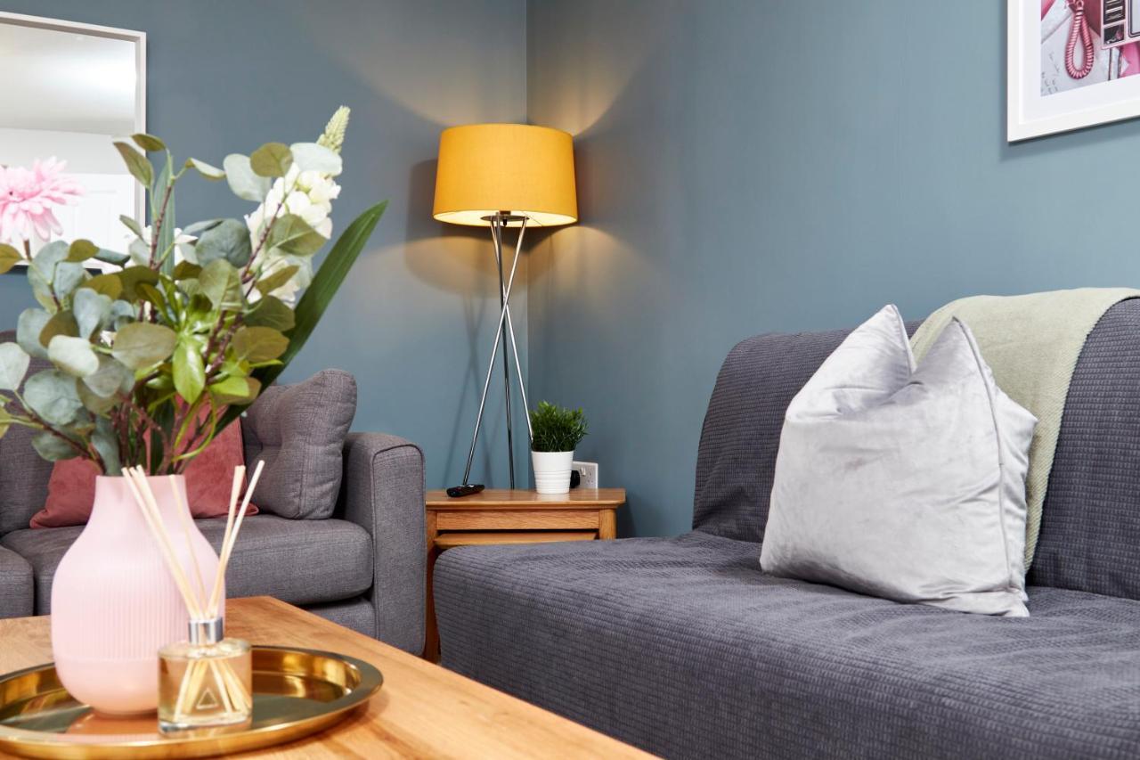 Vila Superb 3Br House In Coventry Sleeps 9 W/Parking Exteriér fotografie