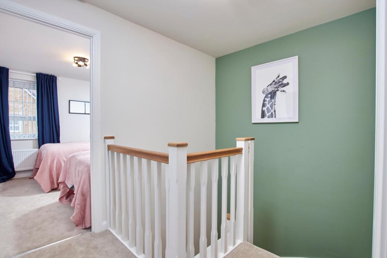 Vila Superb 3Br House In Coventry Sleeps 9 W/Parking Exteriér fotografie