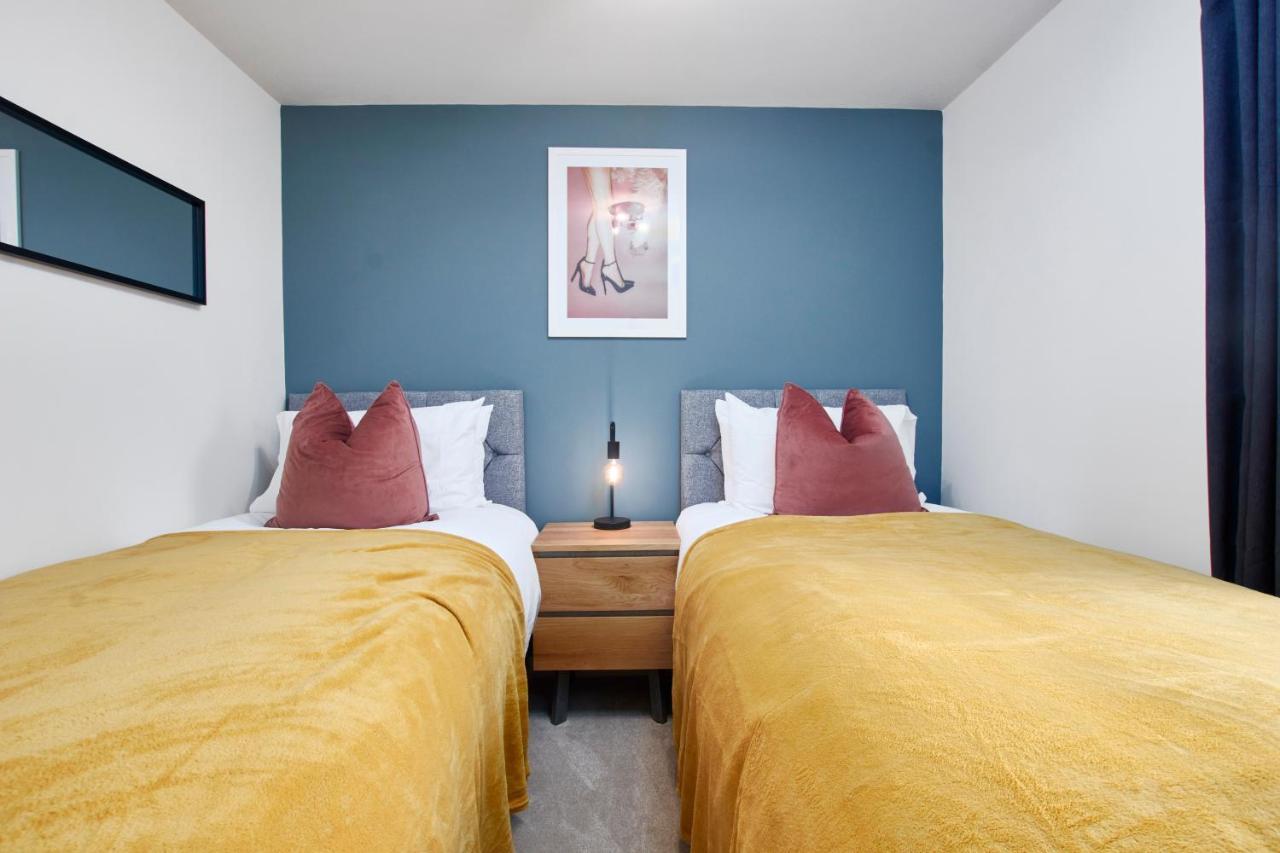 Vila Superb 3Br House In Coventry Sleeps 9 W/Parking Exteriér fotografie